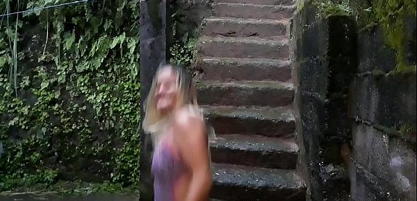  Paty Bumbum foge da enchente mas não escapa da pica do tirulipa do pornô